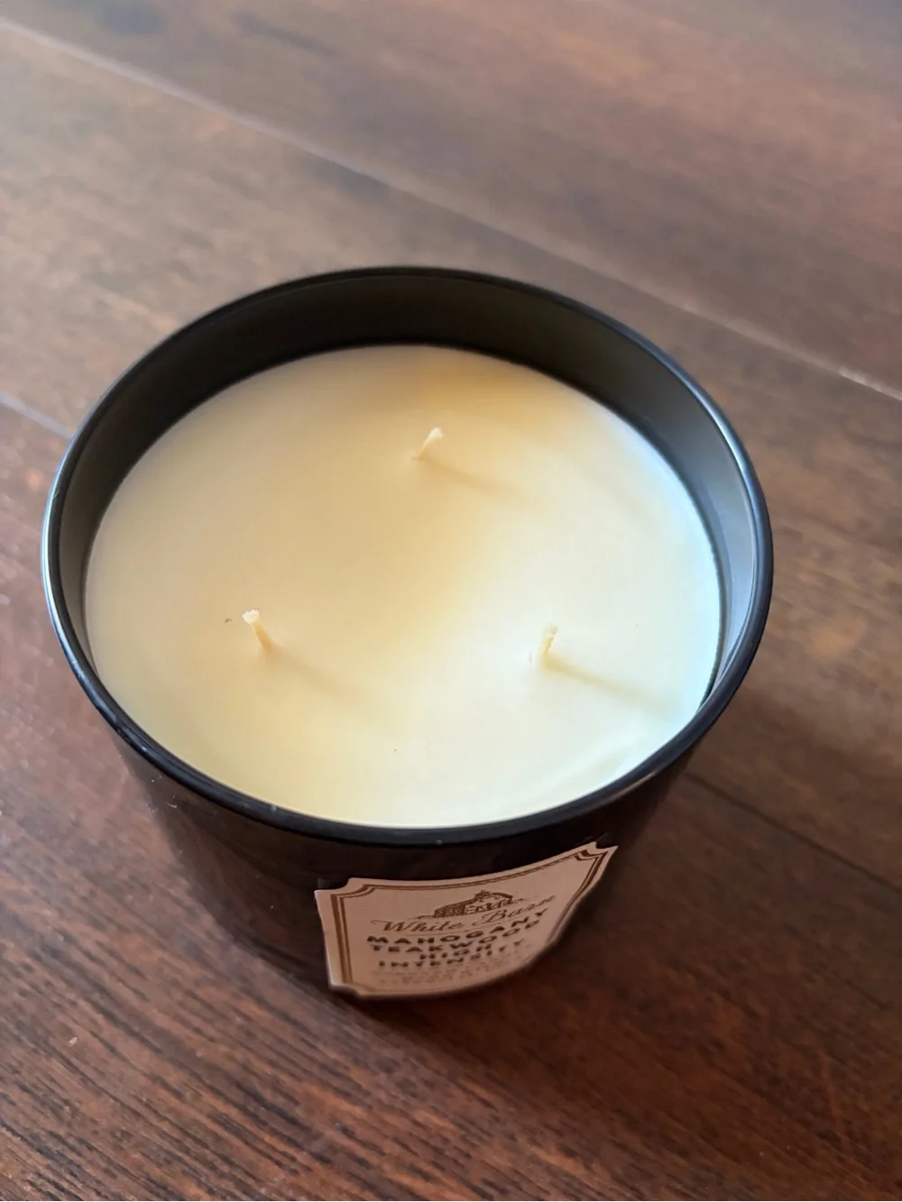 White Barn Mahogany Teakwood Candle - Black and Gold Lid